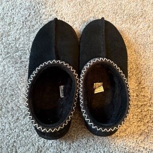 Woman black UGG Tasman slippers size 8